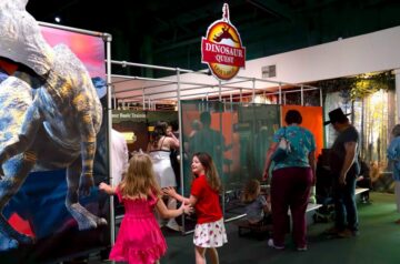 From Pisanosaurus to Argentinosaurus, meet a dozen dinos big and small that ruled the earth for 200 million years. Maybe you will make the next great dino discovery!